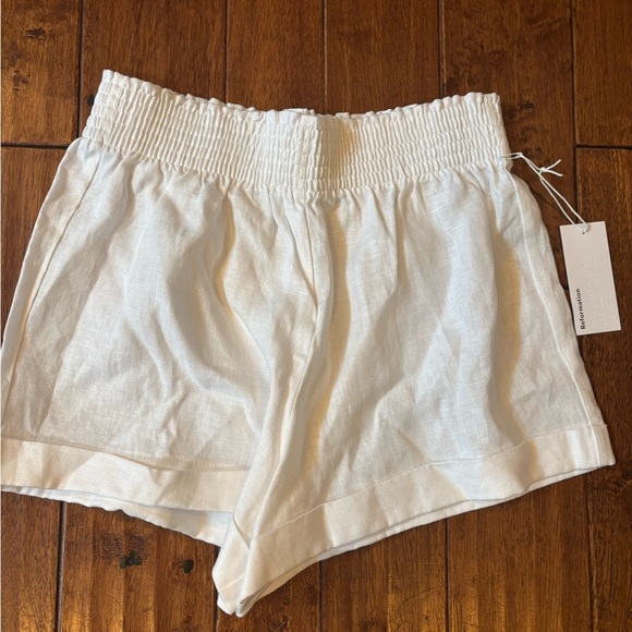 NWT Reformation white LINEN shorts! Luxury! Beachy! Boho ! Sz M - Picture 1 of 5